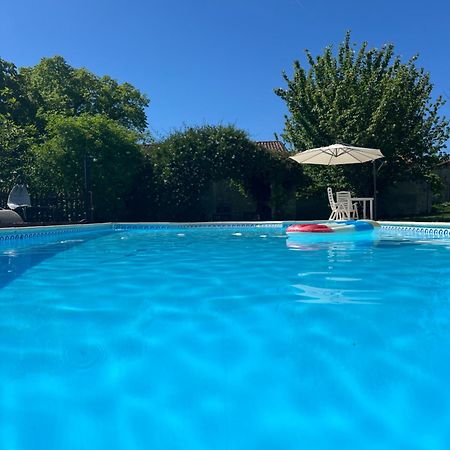 Entire Apartment With Swimming Pool Near Aubeterre Saint-Romain  Dış mekan fotoğraf