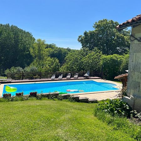 Entire Apartment With Swimming Pool Near Aubeterre Saint-Romain  Dış mekan fotoğraf