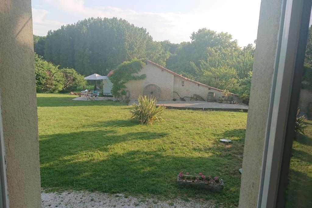 Entire Apartment With Swimming Pool Near Aubeterre Saint-Romain  Dış mekan fotoğraf