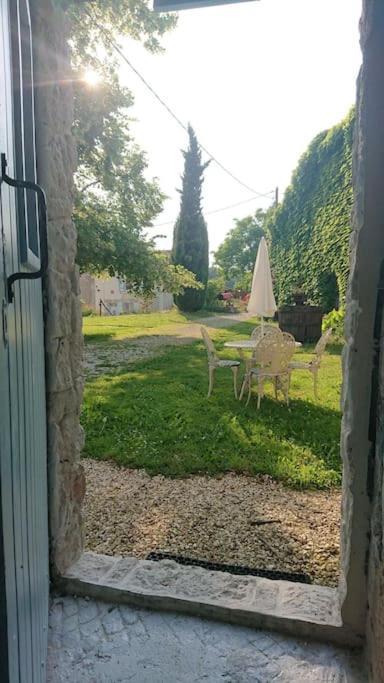 Entire Apartment With Swimming Pool Near Aubeterre Saint-Romain  Dış mekan fotoğraf
