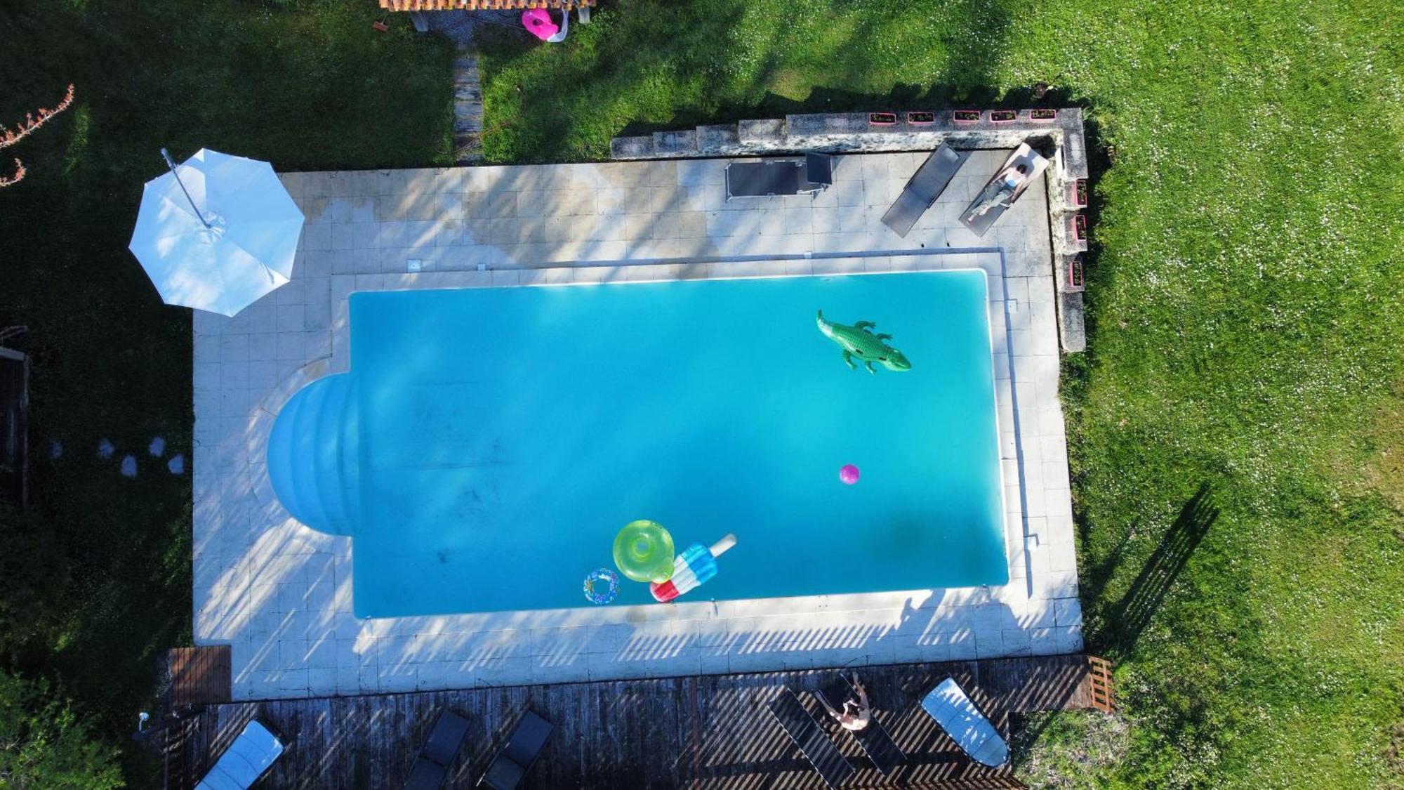 Entire Apartment With Swimming Pool Near Aubeterre Saint-Romain  Dış mekan fotoğraf
