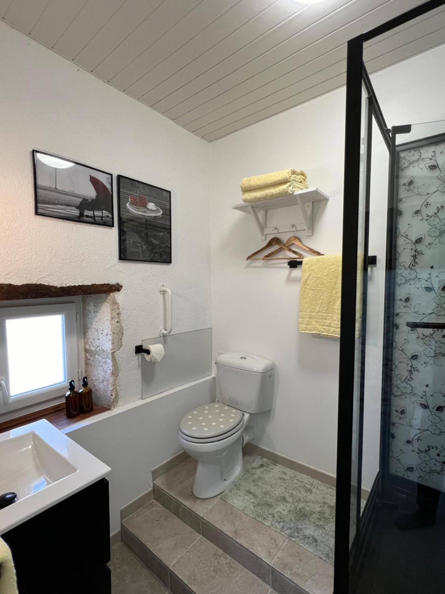 Entire Apartment With Swimming Pool Near Aubeterre Saint-Romain  Dış mekan fotoğraf