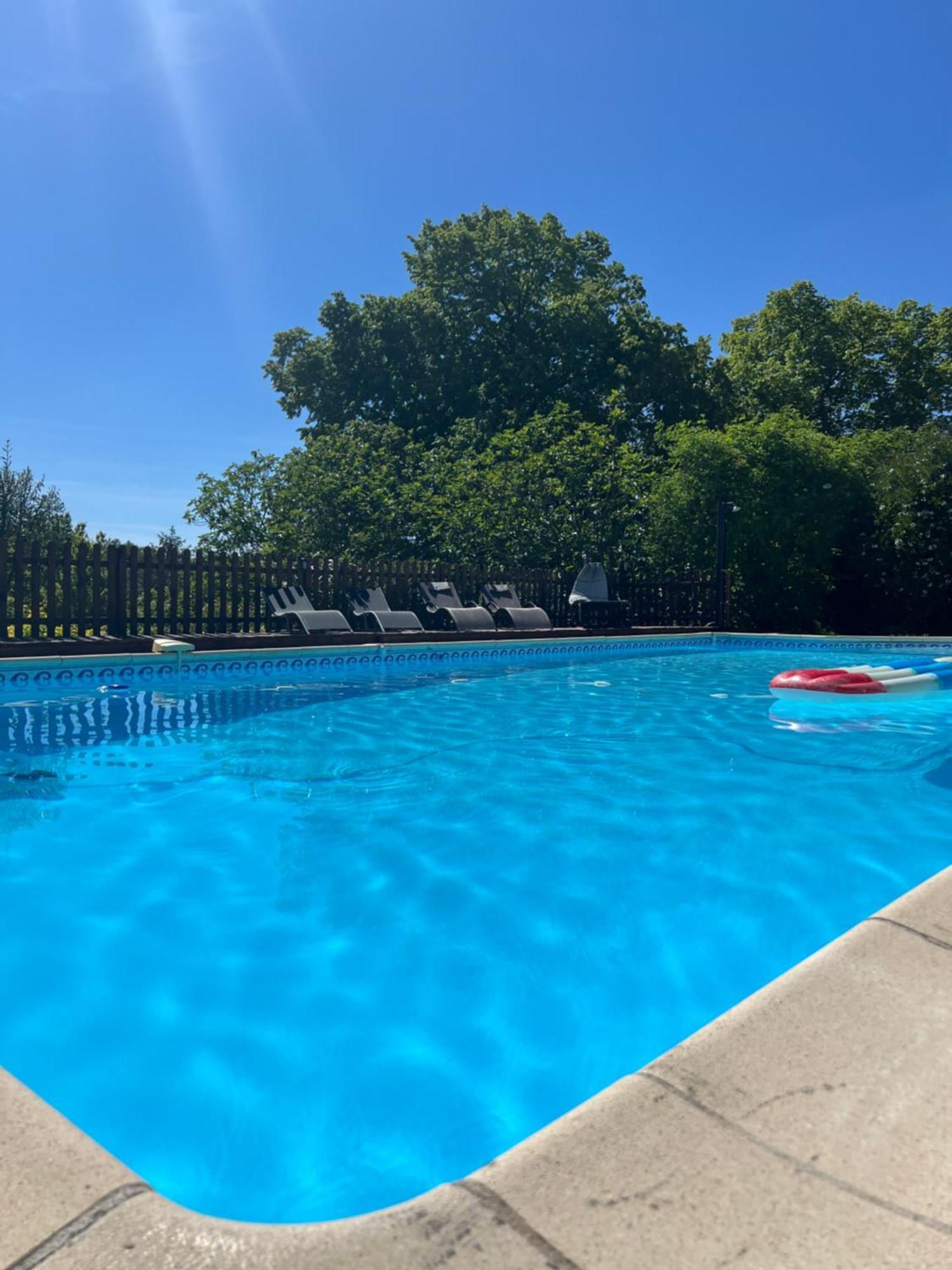 Entire Apartment With Swimming Pool Near Aubeterre Saint-Romain  Dış mekan fotoğraf
