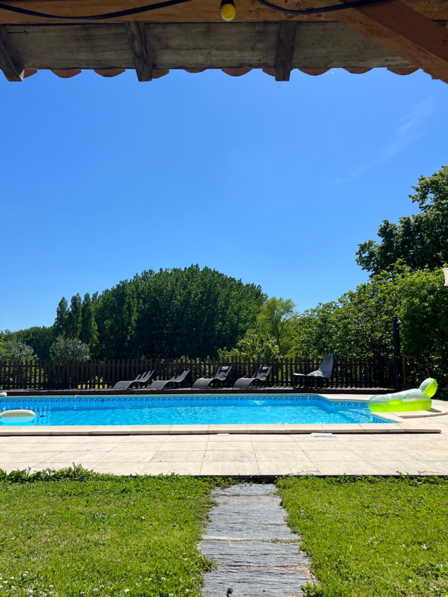 Entire Apartment With Swimming Pool Near Aubeterre Saint-Romain  Dış mekan fotoğraf