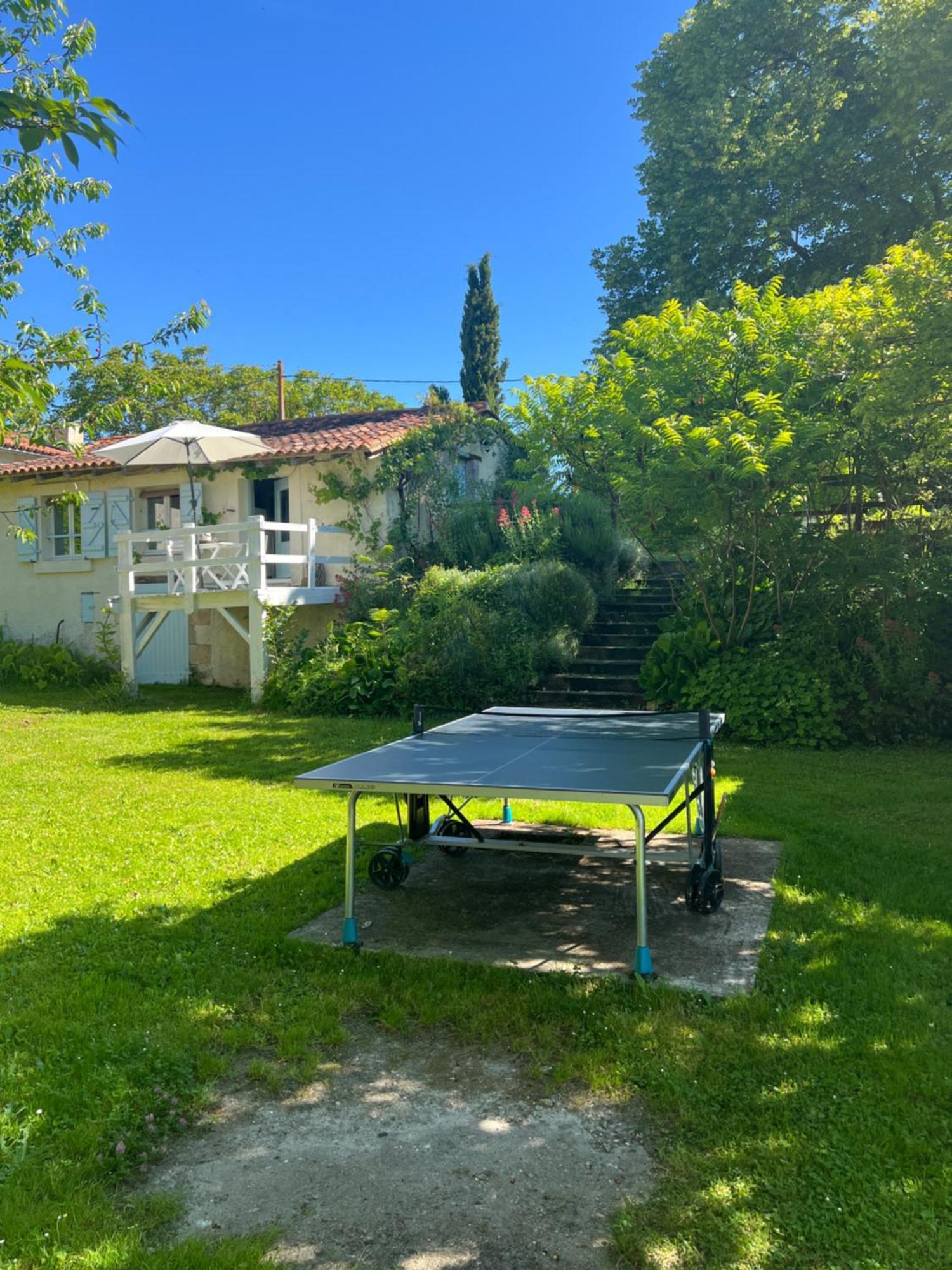 Entire Apartment With Swimming Pool Near Aubeterre Saint-Romain  Dış mekan fotoğraf