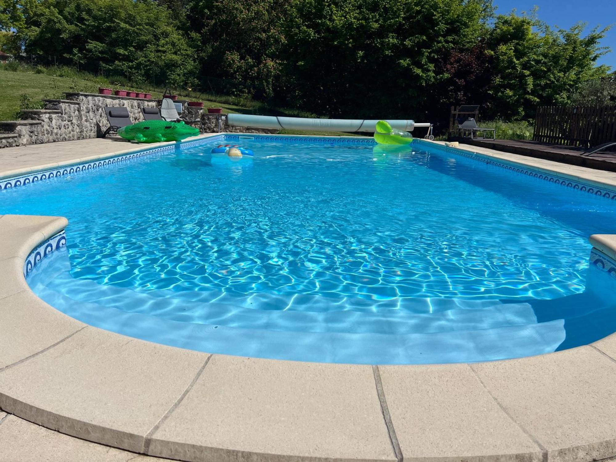 Entire Apartment With Swimming Pool Near Aubeterre Saint-Romain  Dış mekan fotoğraf